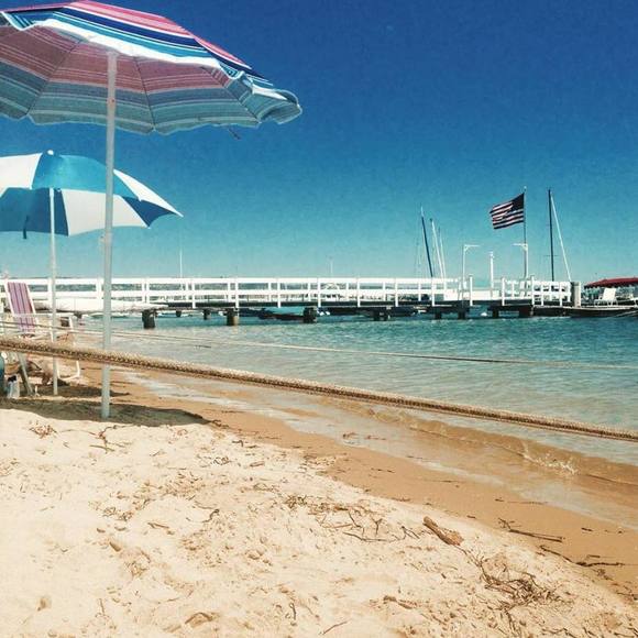 Profile Picture of Anna Ernaga (@aernaga) on Poshmark