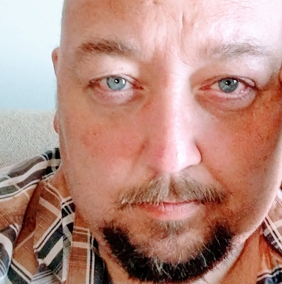 Profile Picture of Danny Furlong (@ematrian3) on Poshmark