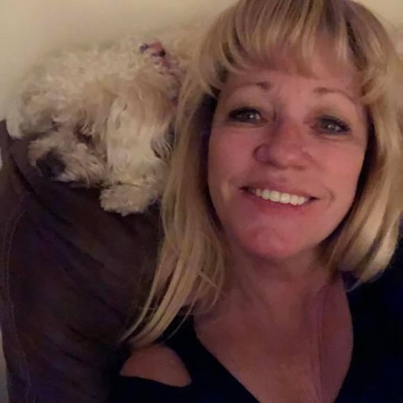 Profile Picture of Deb Slaick (@gtdeb1) on Poshmark