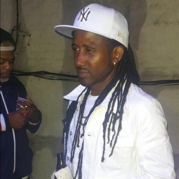 Profile Picture of Curtis Morren (@curtisym) on Poshmark