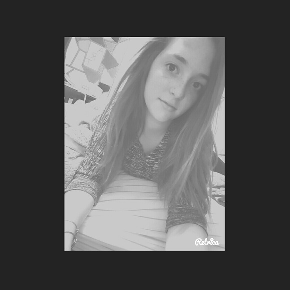 Profile Picture of Lexy Halliday (@sam_halliday_) on Poshmark