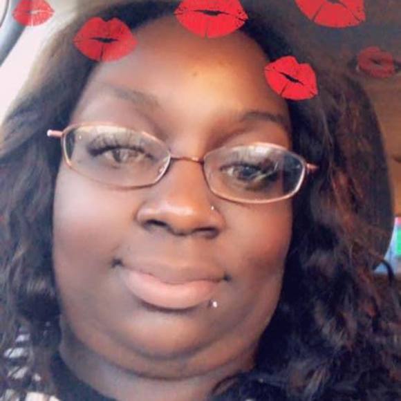Profile Picture of Nikki Batts (@nicbatts) on Poshmark