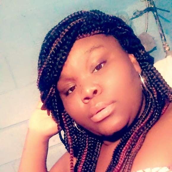 Profile Picture of Stacy Roundtree (@stacyy677) on Poshmark