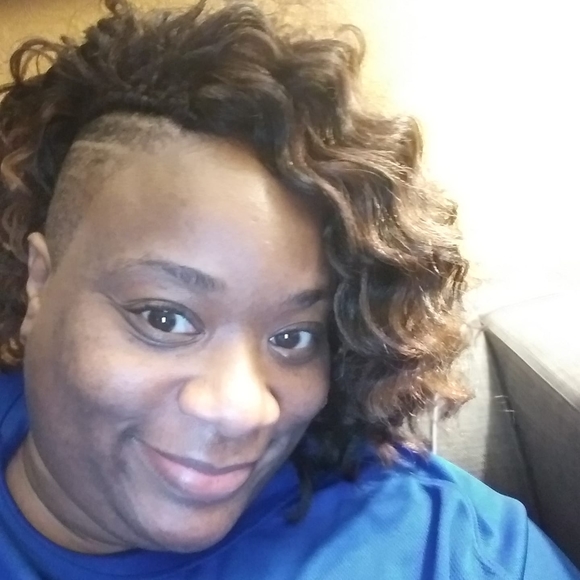 Profile Picture of Roberta Glover (@robertarose97) on Poshmark