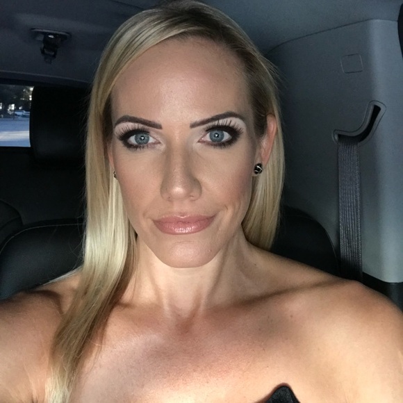 Profile Picture of Amanda Brast (@amandag13) on Poshmark