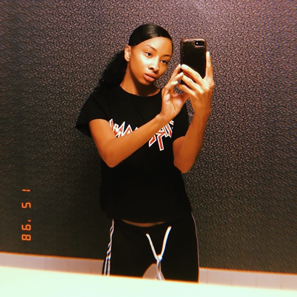 Profile Picture of Ken Fair (@kxndallll) on Poshmark