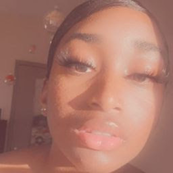 Profile Picture of Kelisha Hunte (@kelishahunte) on Poshmark