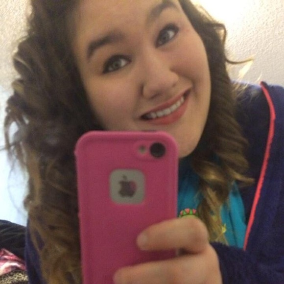 Profile Picture of Jessica Jeffreys (@jessicajeffreys) on Poshmark