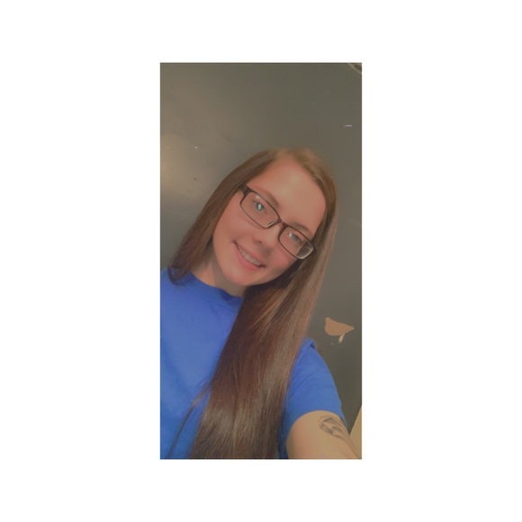 Profile Picture of Kristina Kempster (@k_kempster) on Poshmark