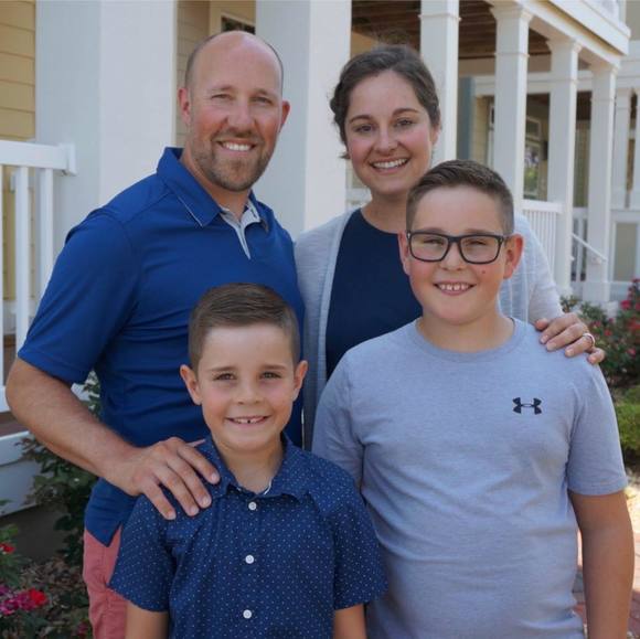 Profile Picture of Christina Knaggs (@knaggie) on Poshmark