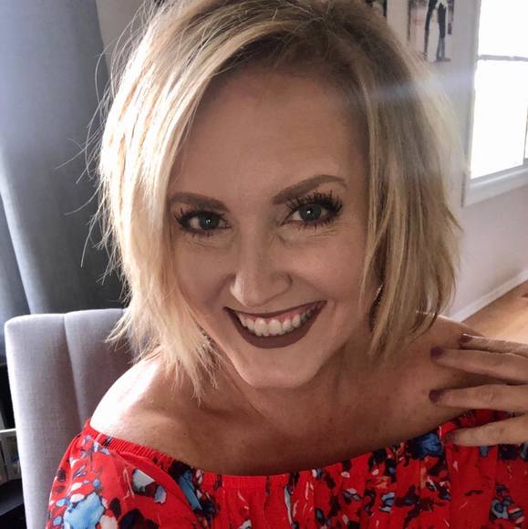 Profile Picture of Amy Canfield bunnis (@abunnis) on Poshmark