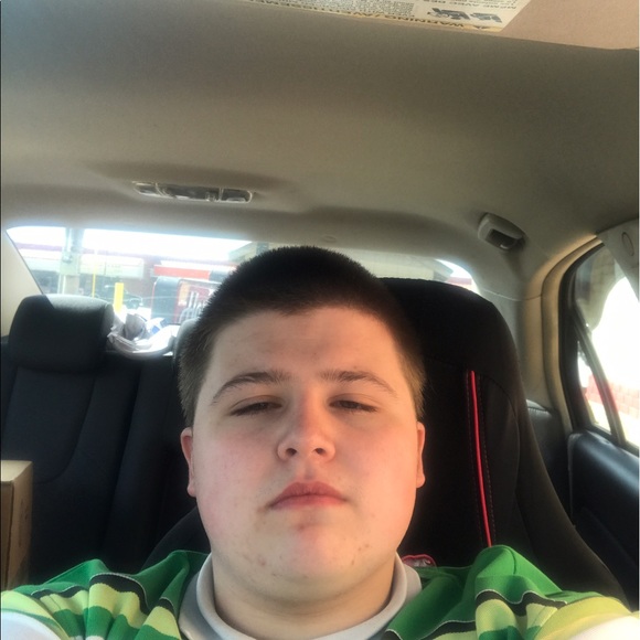 Profile Picture of Brandon Luffman (@bluffman) on Poshmark