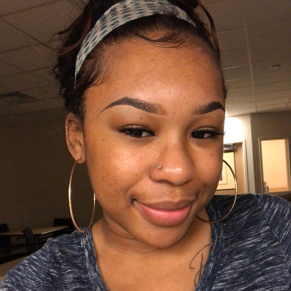 Profile Picture of Rae Coogler (@rscoogl) on Poshmark