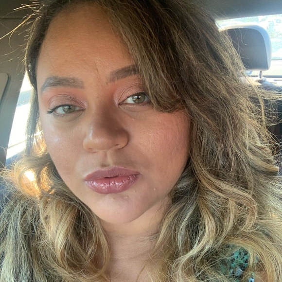 Profile Picture of Duma Ardon (@dumaardon28) on Poshmark