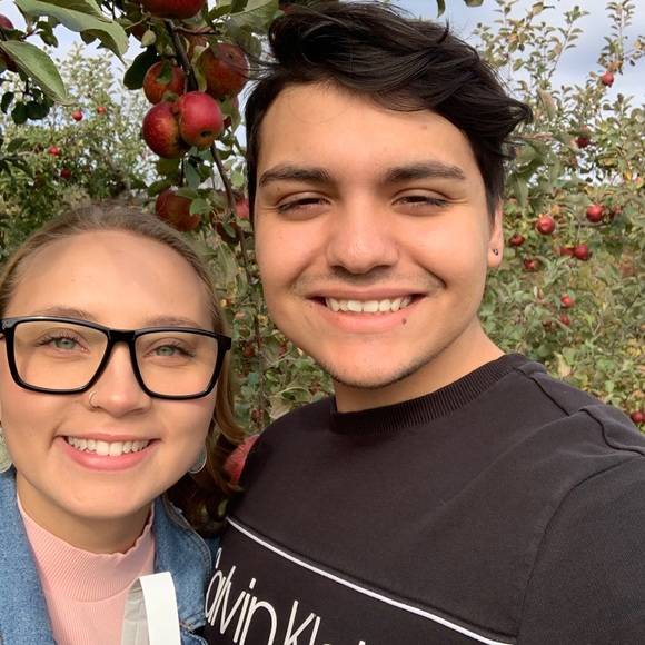 Profile Picture of Richelle Buermann (@richellelb) on Poshmark