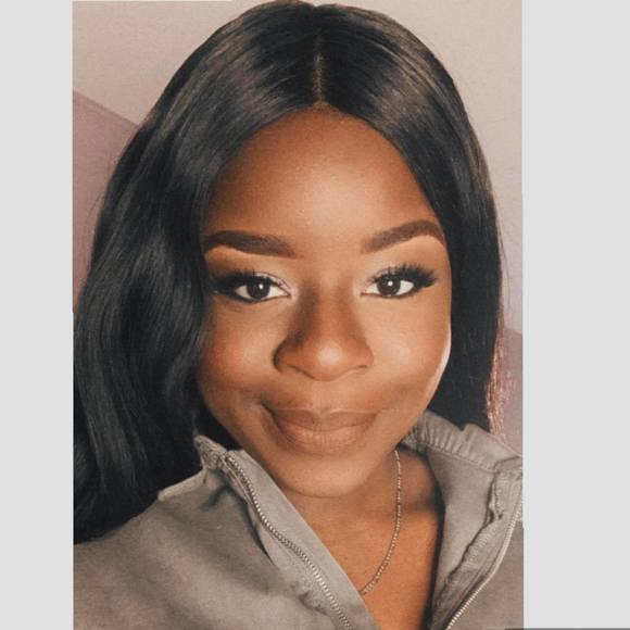 Profile Picture of Victoria Ojo (@victoriaojo) on Poshmark
