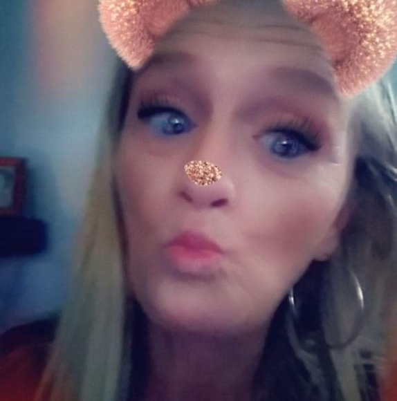 Profile Picture of Lisa Almaguer (@lisamarkum74) on Poshmark