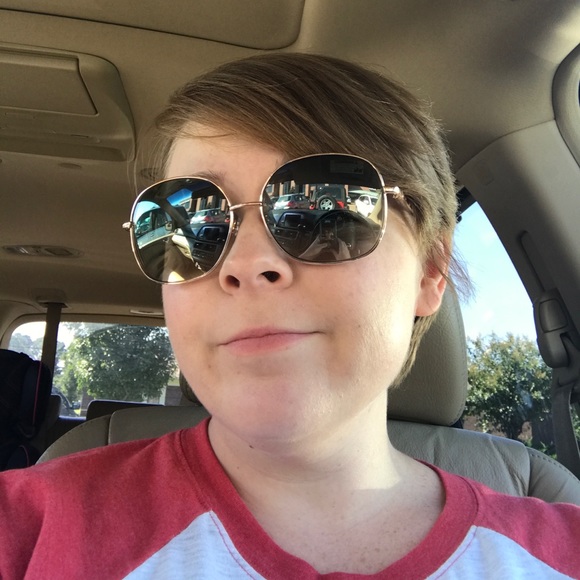 Profile Picture of Renee Conley (@rconley627) on Poshmark