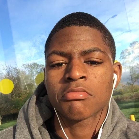 Profile Picture of Larry Plummer (@bogglo31) on Poshmark