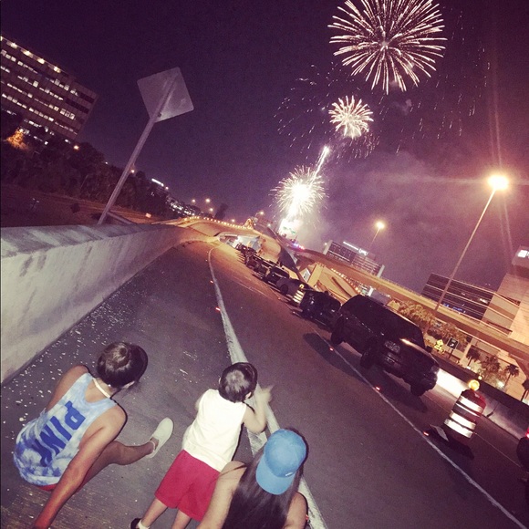 Profile Picture of Ari Davin (@arianadavin) on Poshmark