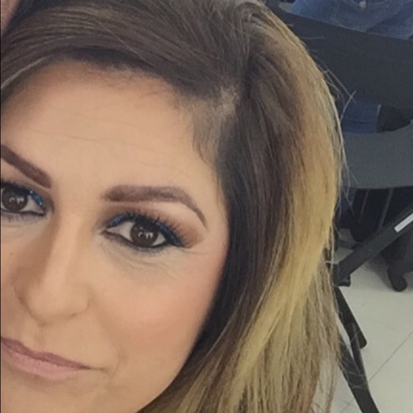Profile Picture of Paula Goodman (@girlposh) on Poshmark