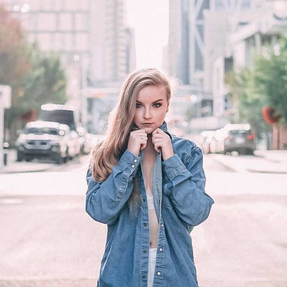 Profile Picture of Daria Strelnikova (@dstrelnikova) on Poshmark