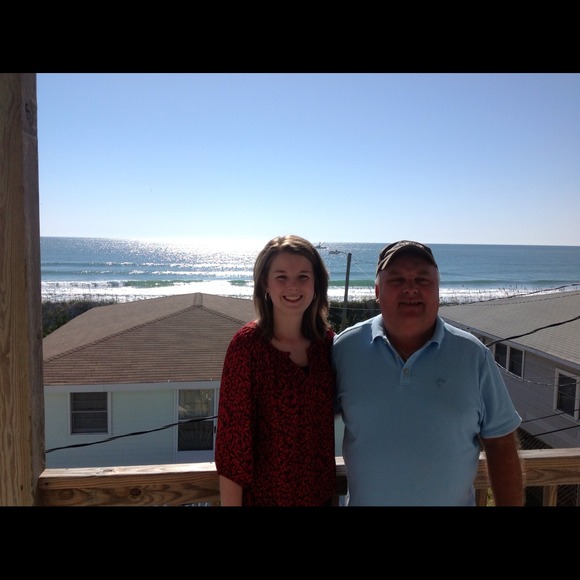 Profile Picture of Emma Eatmon (@emmaleigh328) on Poshmark