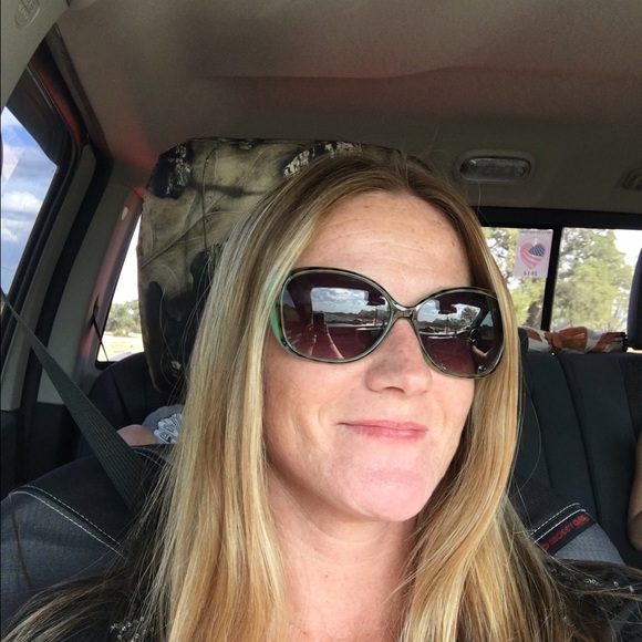 Profile Picture of Tamie Stark (@tkstark29) on Poshmark