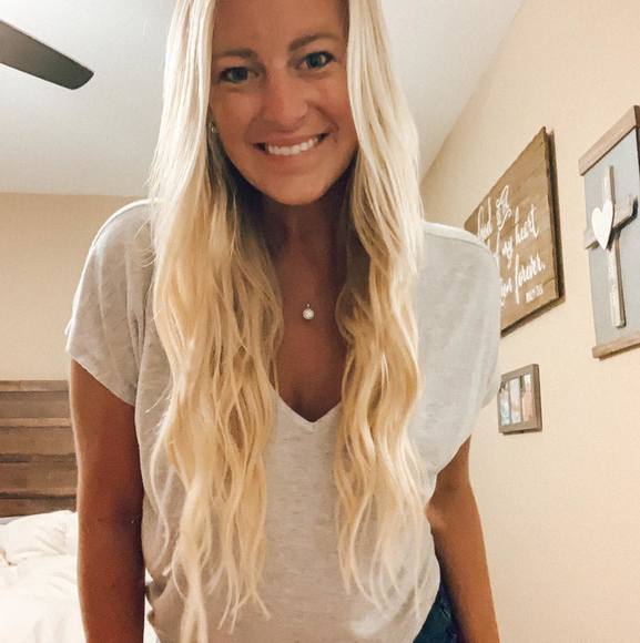 Profile Picture of Lisa Pollnow (@lpollnow10) on Poshmark