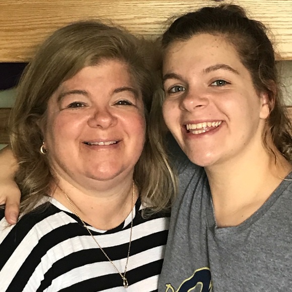 Profile Picture of Nanci Olson (@nanciolson) on Poshmark