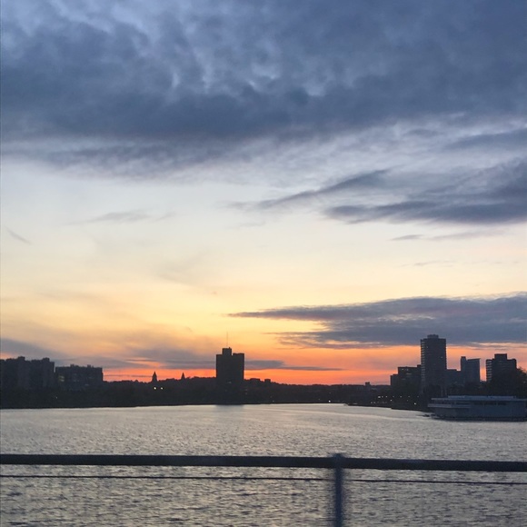 Profile Picture of Amanda Melley (@melley03) on Poshmark