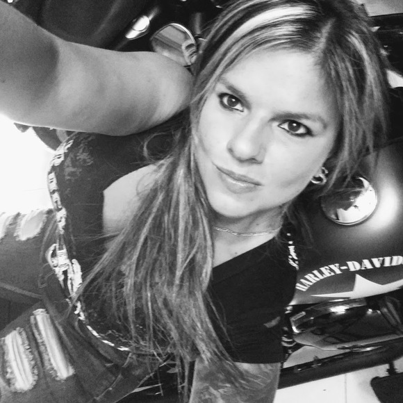 Profile Picture of Noelia Decoud (@noeliareo) on Poshmark