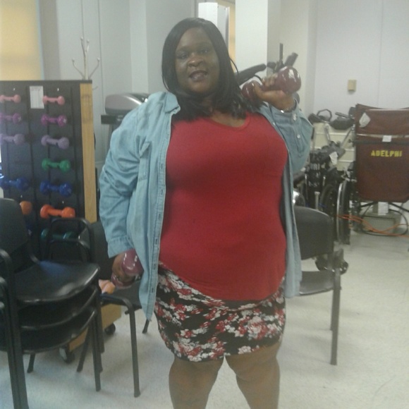 Profile Picture of Davena Draffin (@davenad821) on Poshmark