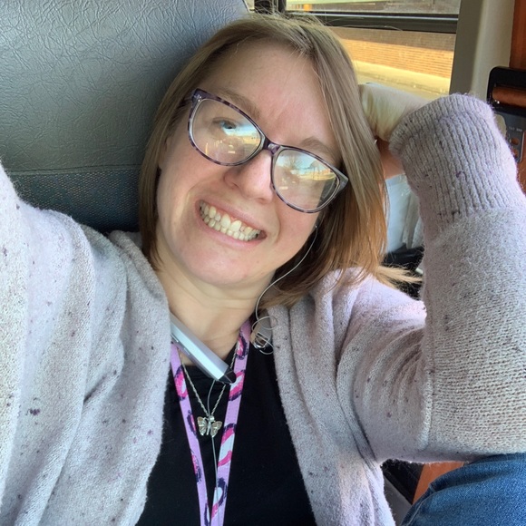 Profile Picture of Heather Neal (@gingershiloe) on Poshmark