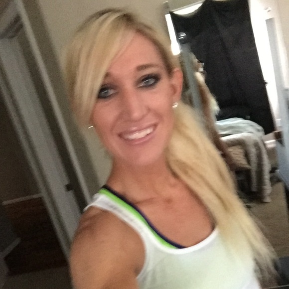 Profile Picture of Alicia Endley (@aendley) on Poshmark