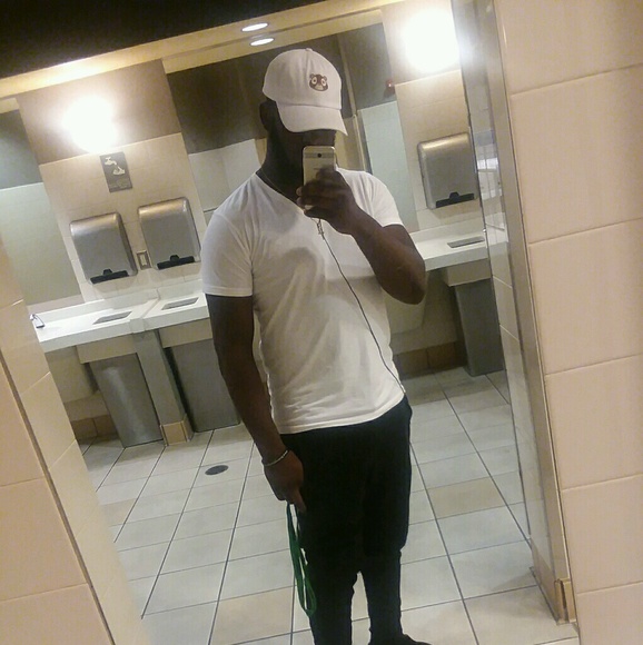 Profile Picture of John Crowder (@jtc3166) on Poshmark