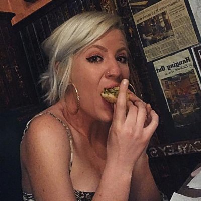 Profile Picture of Ellyn VanderZwaag (@ellynvz) on Twitter