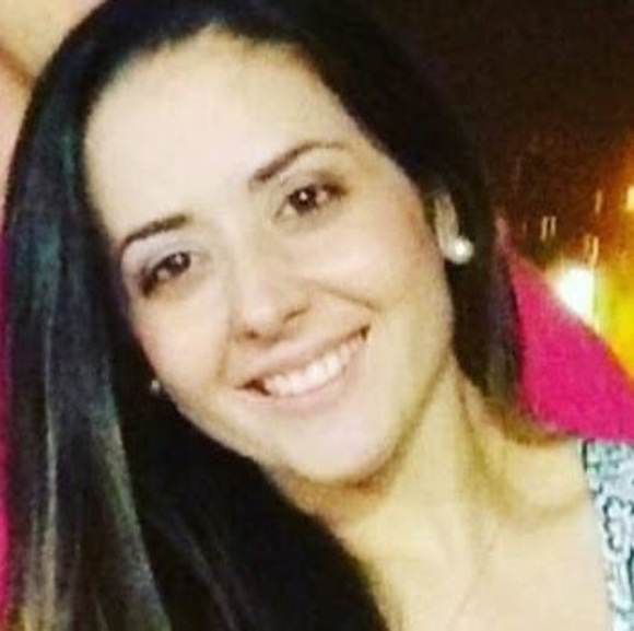 Profile Picture of Paula Melo (@melorpp) on Poshmark