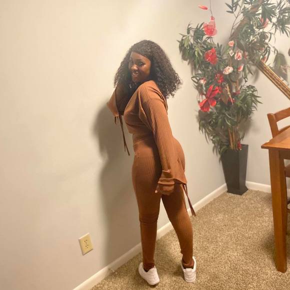 Profile Picture of Alexis Doby (@adoby2985) on Poshmark
