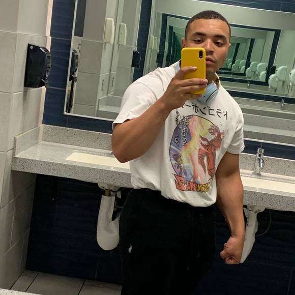 Profile Picture of David Crigler (@davidcrigler35) on Poshmark