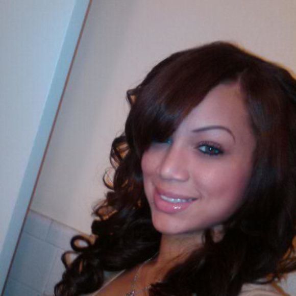 Profile Picture of Shawne Bee (@shawnellbell) on Poshmark