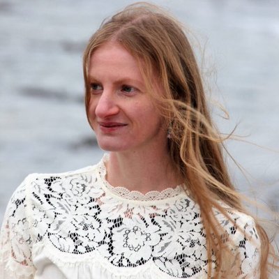 Profile Picture of Claire Savage (@ClaireLSavage) on Twitter