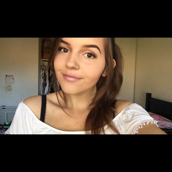 Profile Picture of Raya Ott (@rayaotterp0p) on Poshmark