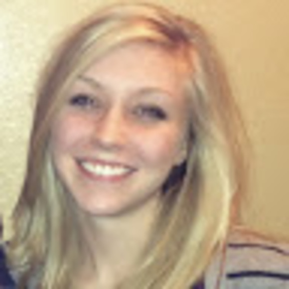 Profile Picture of Shelby Notbohm (@shelbynotbohm) on Poshmark