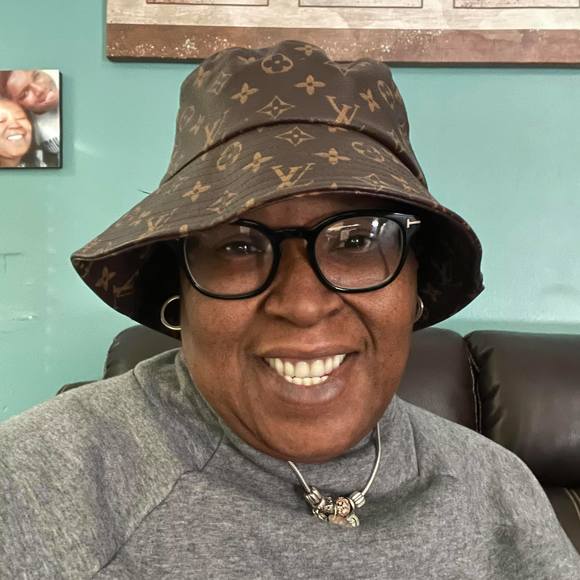 Profile Picture of Rhonda Gardner-manning (@rho742000) on Poshmark