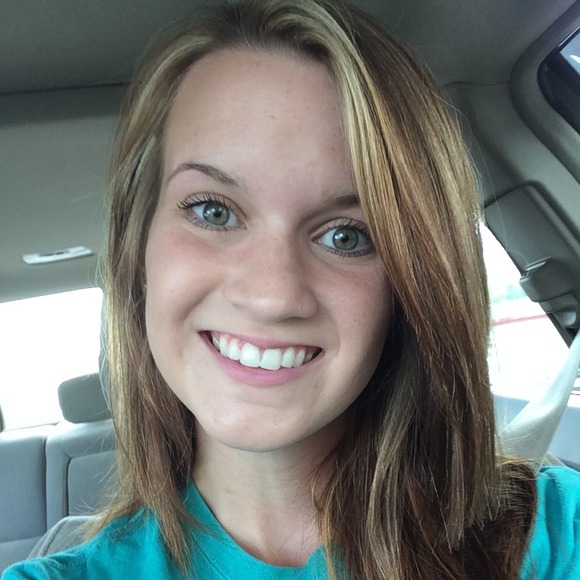 Profile Picture of Kellie Dippel (@krdippel) on Poshmark