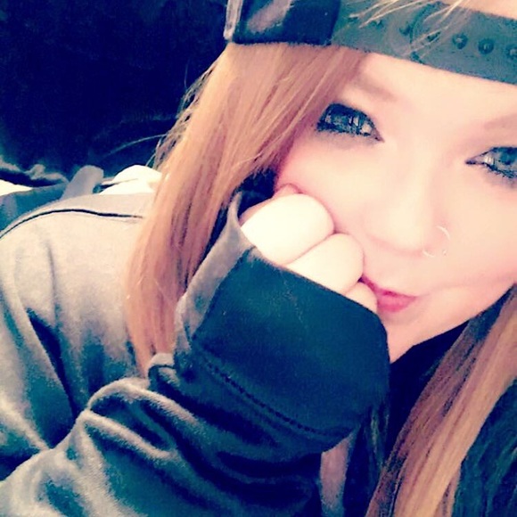 Profile Picture of Whitney Page (@angel_dolly) on Poshmark