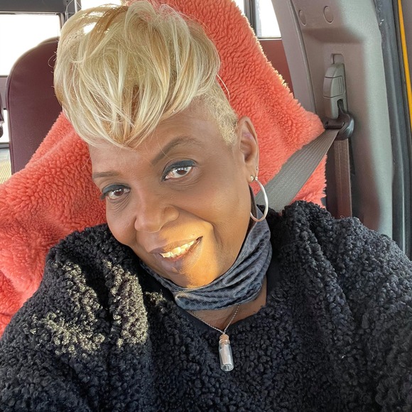 Profile Picture of Vicky Sharp (@vgirlinthehouse) on Poshmark