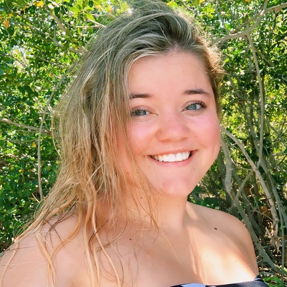 Profile Picture of Ava Kruper (@avakruper) on Poshmark