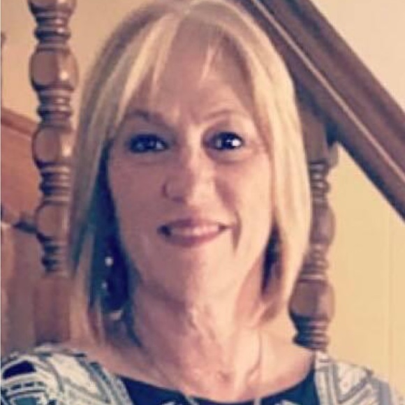 Profile Picture of Linda Fennell (@mamaduly) on Poshmark